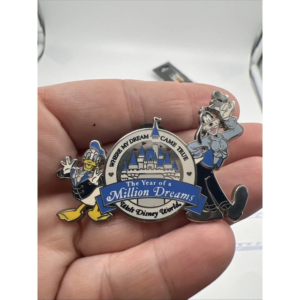 Disney 2007 The Year of a Million Dreams Mickey, Minnie, Donald, Goofy Pin Set